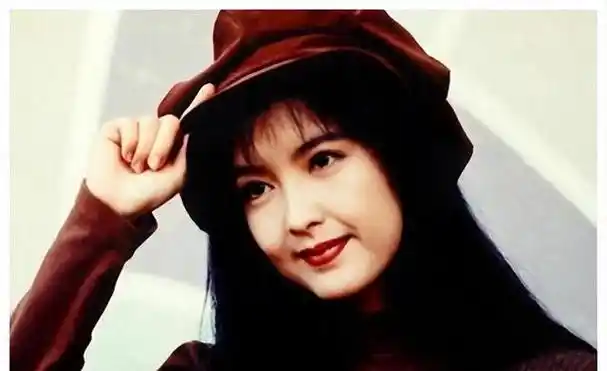 周慧敏,被誉为"玉女掌门人",无疑是上世纪90年代最美的女星.