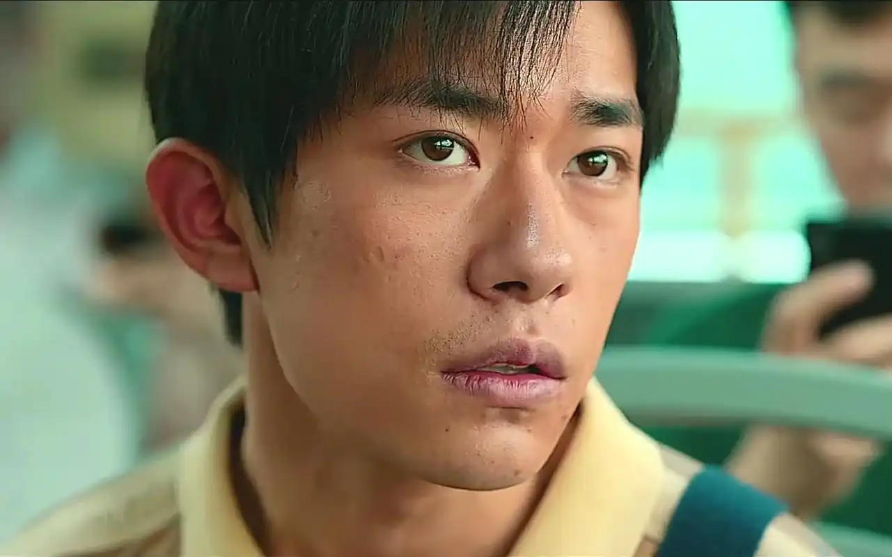 电影《奇迹笨小孩》第1集:请仔细看易烊千玺的眼神 电影奇迹笨小孩 易