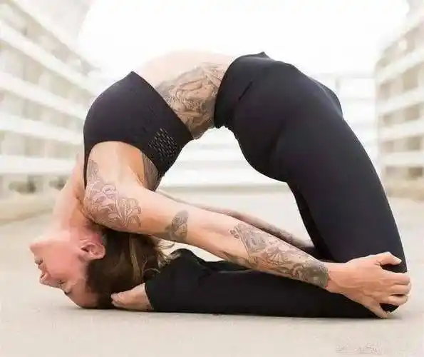 15个高难度瑜伽体式初学者练好也能凹造型