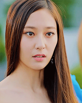 【gif/喜欢收藏】郑秀晶(krystal),1994年10月24日出生于美国加利福尼