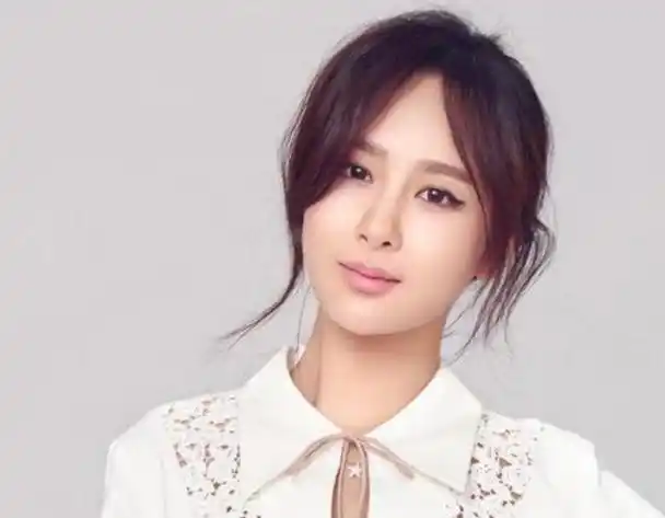 到《战长沙》,《欢乐颂》等多元角色的演绎,杨紫的演技日益炉火纯青