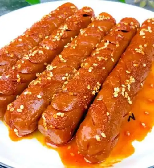 想吃街头炸的香肠, 又怕不卫生? 跟着大厨在家学做炸香肠