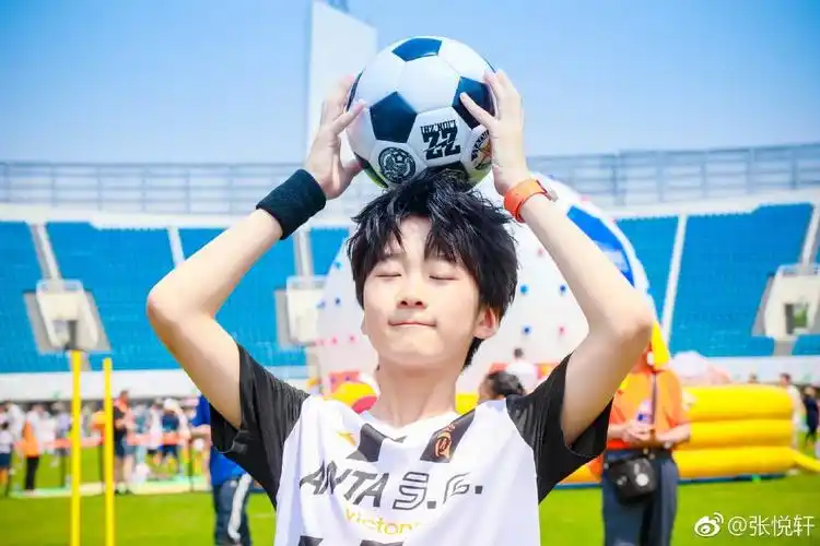 11岁天天帅到翻天99《爸爸去哪儿》中的暖男现在「身高已经逼近170