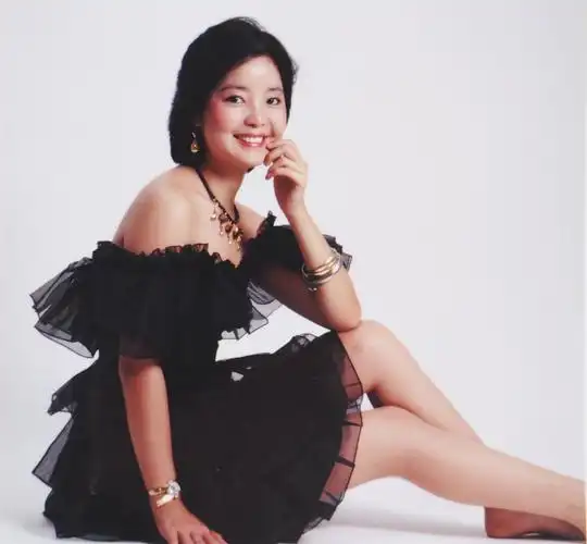 21.邓丽君遗物 cartier-trinity 三色金手镯