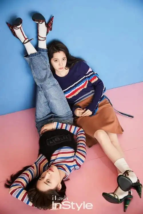 欧阳娜娜和欧阳妮妮狠狠秀了一把造型功力 衣服一起穿造型一起凹