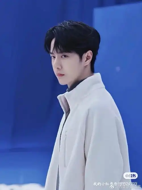 王一博出新照片啦!黑子:丑!妈妈粉:哎呀!我儿子这么可爱呢!