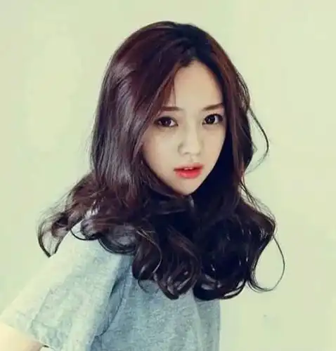 中分卷发发型圆脸妹子专属发型