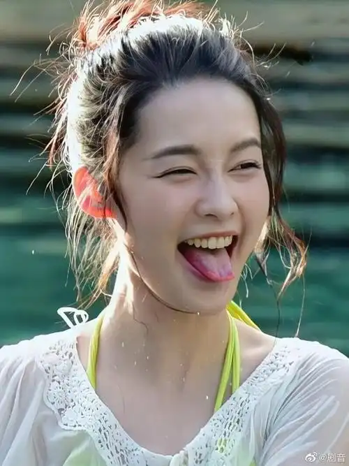 李沁 笑起来真好看