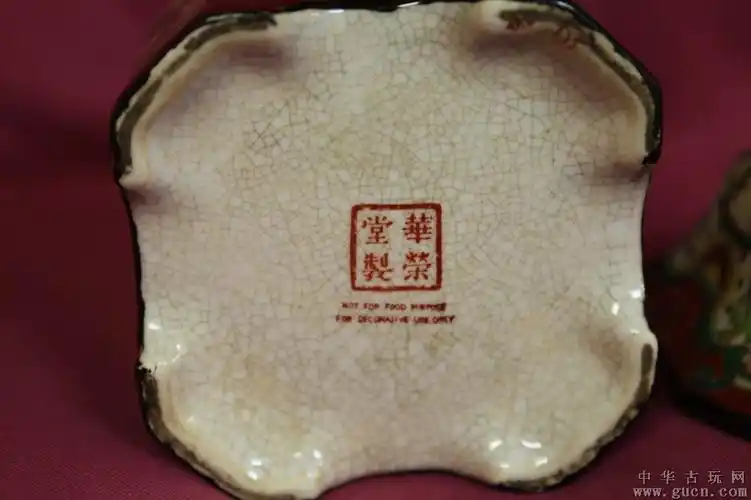 首页 店铺交易 陶器瓷器 清晚期华荣堂制五彩鸡纹方盘-外销瓷长宽各20