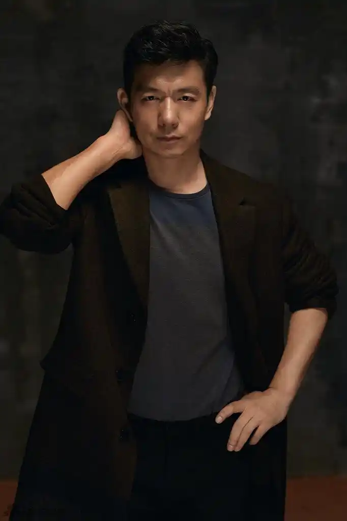 组图:邢佳栋曝质感写真 摩登绅士范儿感十足_高清图集_新浪网