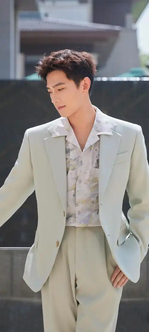 今天,我们为大家带来的是杨洋的专属壁纸,让你在繁忙的生活中,随时都