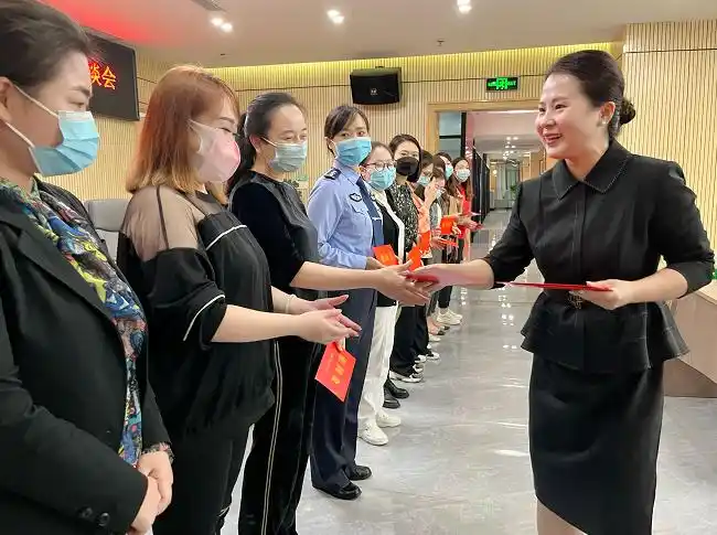 达州市通川区总工会召开慰问疫情防控一线人员座谈会 | 四川先锋网