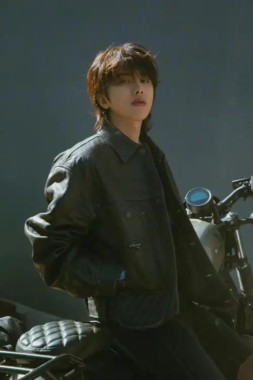 蔡徐坤长发#凭良心说蔡徐坤是唯一一个让我觉得留长发又帅又美一点都