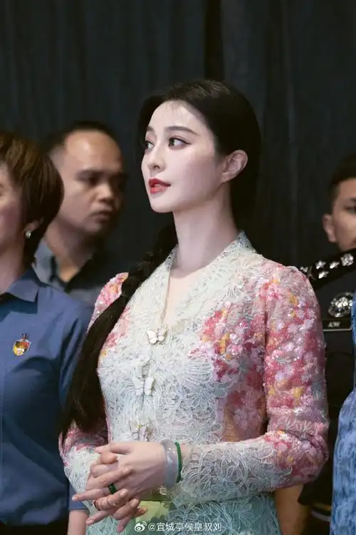 多少年了,应该还没出过颜值比范冰冰高的吧,冰冰姐太行了