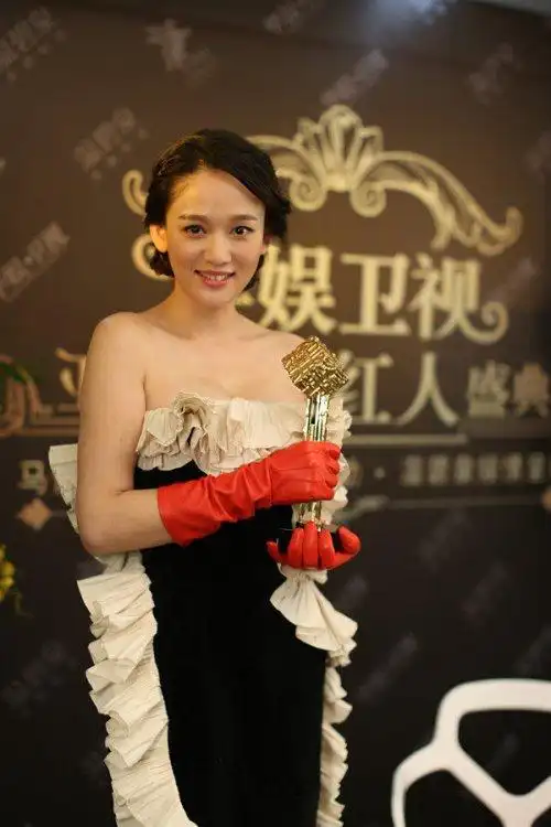 陈乔恩代言网游 性感私房写真