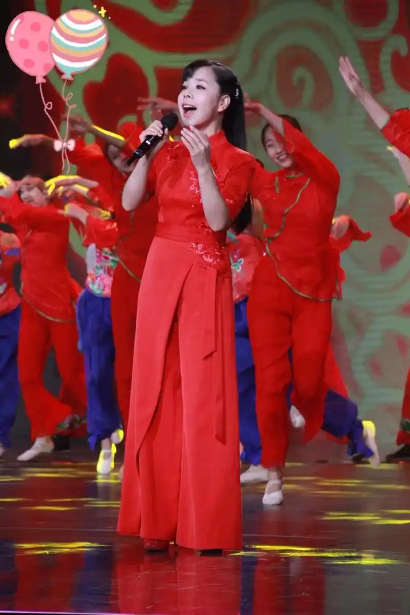 央视《星光璀璨》演唱会第三季今晚开播,王二妮献唱《信天游》