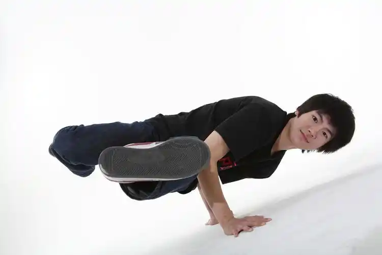 图片大全 人物图片 街舞青年图片 > 街舞青年图片 第38张