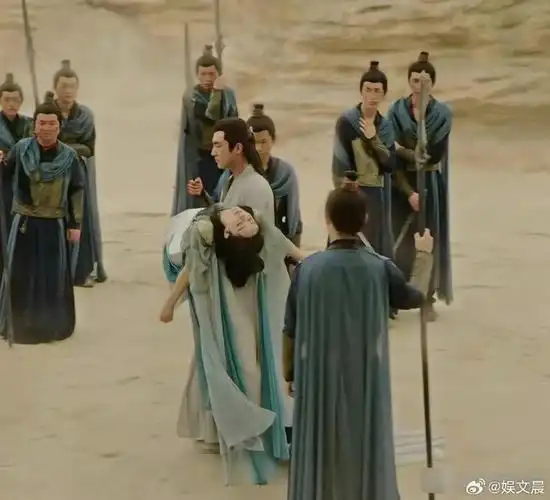 赵丽颖这次在剧里的晕倒戏演得太好了,简直就是教科书级别的