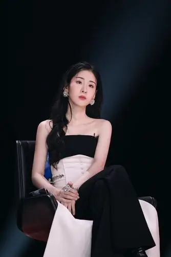 张碧晨登《谁是宝藏歌手》,《孤独患者》神仙合唱