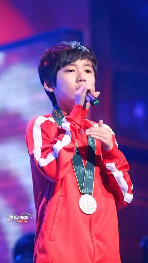 宋亚轩高清手机壁纸:小时候的宋亚轩简直就是个奶团子,小漂亮_腾讯新