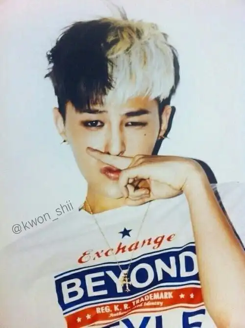 权志龙成名16年里帅气照片