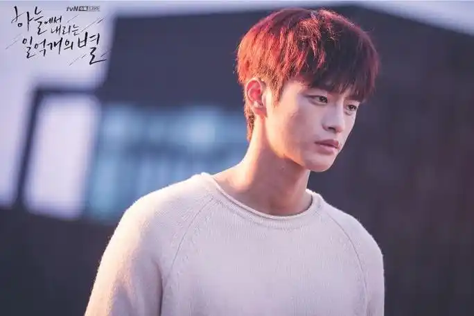 从天而降的一亿颗星星资料页_娱乐资料库_新浪娱乐_新浪网