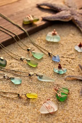 这些就是各种海玻璃做成的项链~用胶水把坠…-堆糖,美好生活研究所