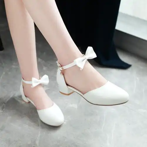 女孩公主高跟童鞋 品牌:贵吻  适用年龄:8岁 9岁 10岁 11岁 12岁 13岁