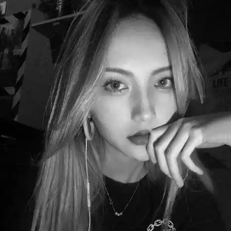 霸气冷漠女生头像黑白,不要踮着脚尖去爱一个人_豪情_相关_整理