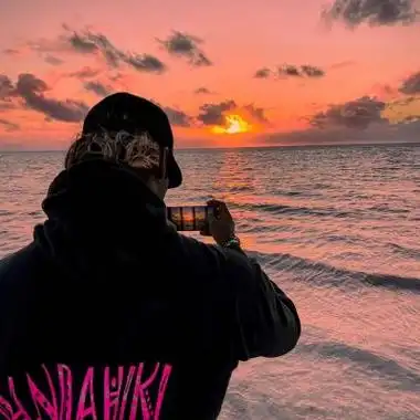 的男生背影头像来啦,成熟魅力的男生赶快换上这组酷酷的霸气头像呀