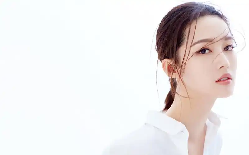 首页 桌面壁纸 大陆明星 李沁最新时尚写真图片高清电脑壁纸