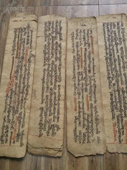 清代全手写藏文贝叶经,红色,黑色双色手写,藏族人工造纸,长为41cm,宽