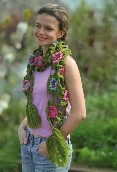 【时尚围巾】钩针编织---少女花饰围巾