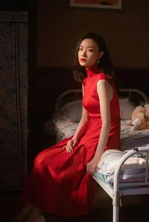 倪妮身材是真的绝剧中3套红裙造型都惊艳天生的衣架子