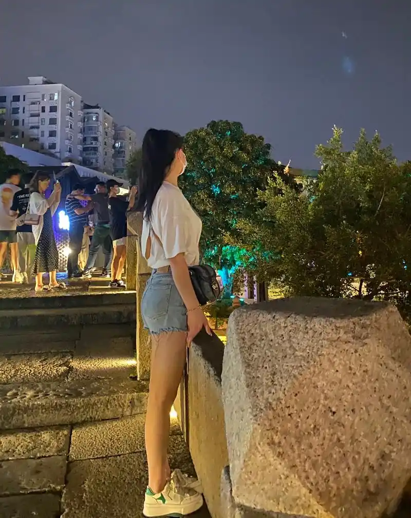 女孩子最好的状态是一点点像自己喜欢的东西靠近 忠于自己 热爱 - 抖