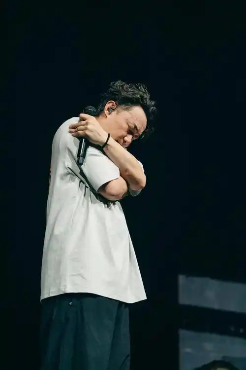 陈奕迅fear and dreams世界巡回演唱会西安站首场开唱!