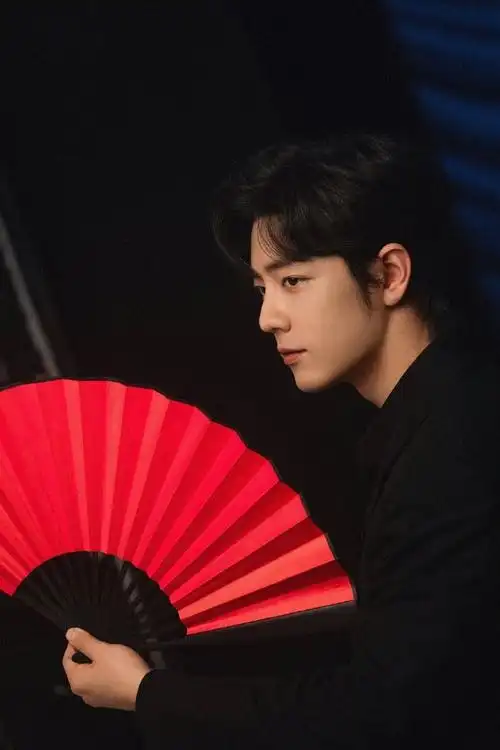 肖战光影侧颜##肖战工作室放饭了