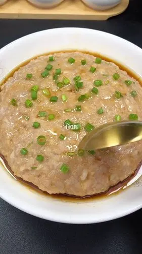 鲜嫩多汁的蒸肉饼家里老人小孩都爱吃