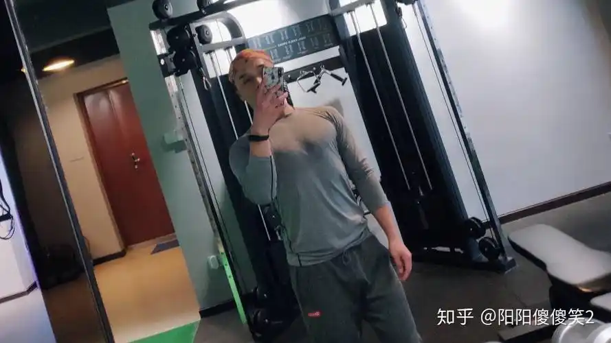 140斤170偏壮的男生看起来到底是怎样的