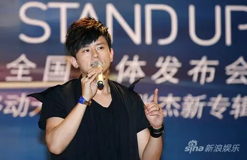 2011年11月10日,歌手张杰在北京举办其新专辑发布会,好友常石磊前来