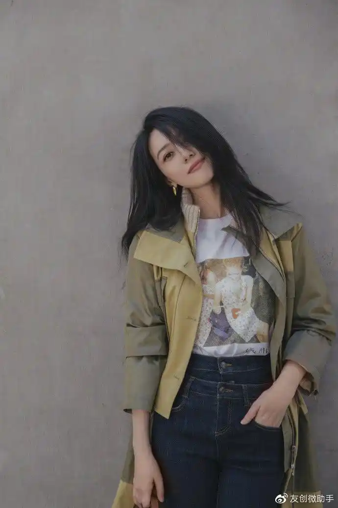 高圆圆产后首晒照,身材恢复好,四肢纤细十分苗条