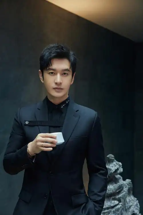 黄晓明黑西装造型大片##黄晓明黑西装光影大片