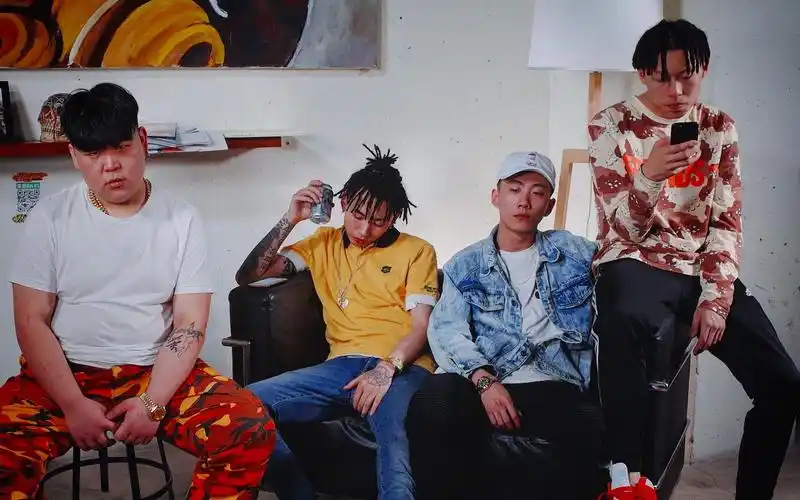 一起见证higherbrothers用歌曲给中国嘻哈带来的新奇变化