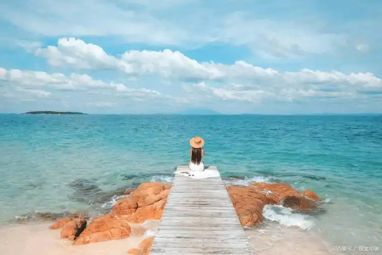 静坐海边,闭目聆听那涛声轰鸣,恍若穿越时空回到大自然最初的模样.