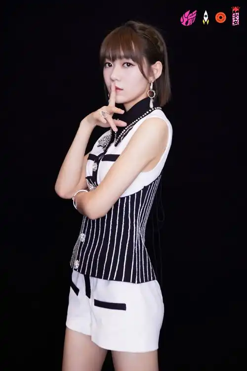 火箭少女101金属感造型大片写真图片411