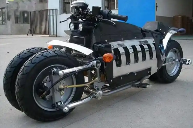 dodge tomahawk v10(道奇战斧)现在大街上的单排摩托车一般只有两轮的