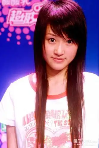 还记得05年超女的杭州赛区,有个很美很甜的姑娘叫卢洁云的吗?