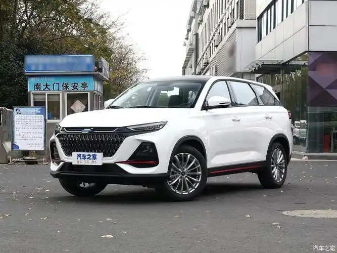 外观方面,长安欧尚x7 plus(参数|询价) 7座版车型基本延续了5座版本