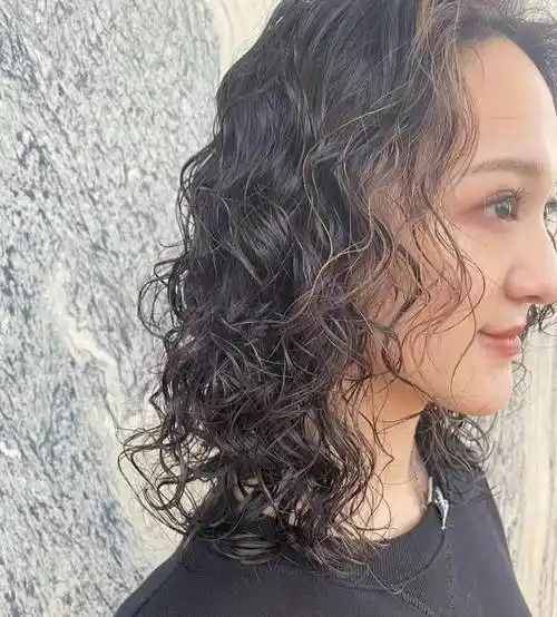 微卷怎么卷(自然微卷发型怎么烫出来的)-万思特网