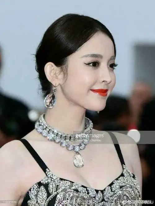 古力娜扎的鼻子怎么了?